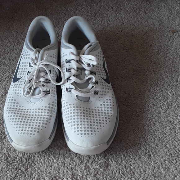 Nike Shoes - 🌻Nike Golf shoes size 7